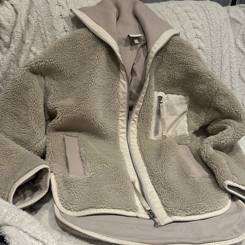 Varley
Myla Zip Through Jacket